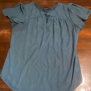Fortune + Ivy Cold Shoulder Shirt Medium